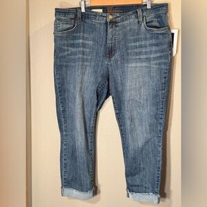 Kut from the Kloth Medium Blue Ankle Crop Jeans